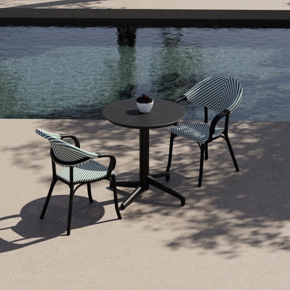 2024 04 Flash N Moon 60 Poolside 3 medium